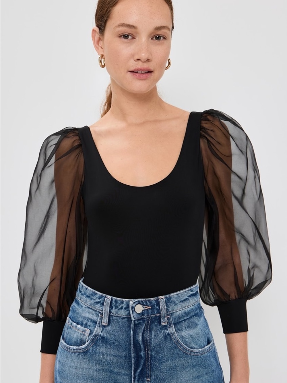 ALICE + OLIVIA Jillianne Scoop Neck Puff Sleeve Thong Bodysuit - Picture 2 of 9